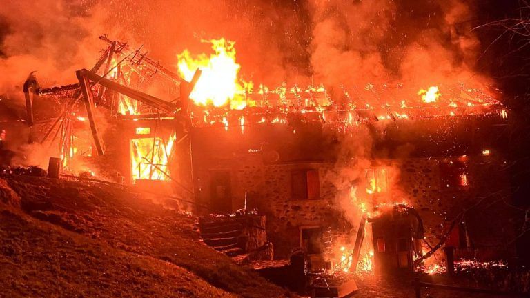 Incendio nella notte a Treppo Ligosullo